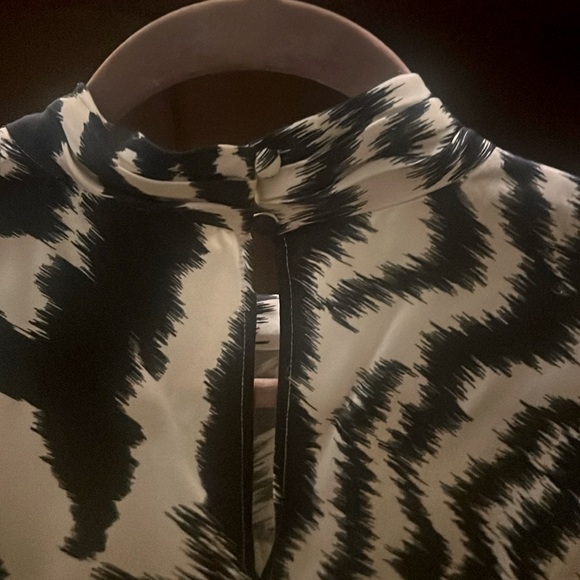 Ted Baker navy and white blouse. Size 2 (M/L) - Picture 3 of 3